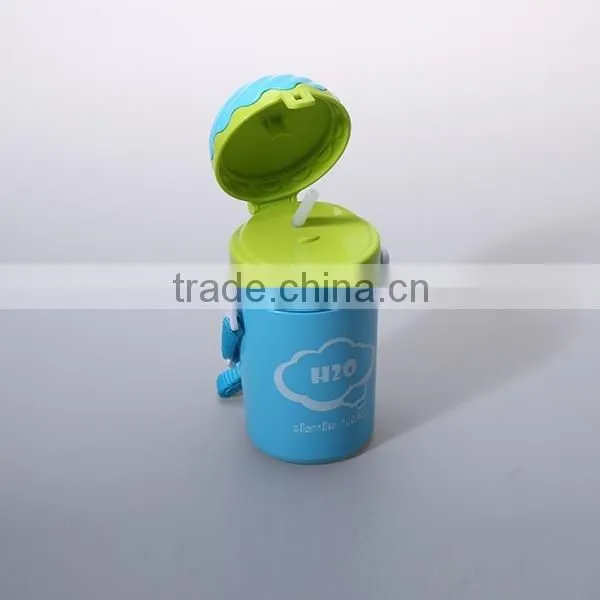 Plastic reusable filtering kids water bottles with a straw