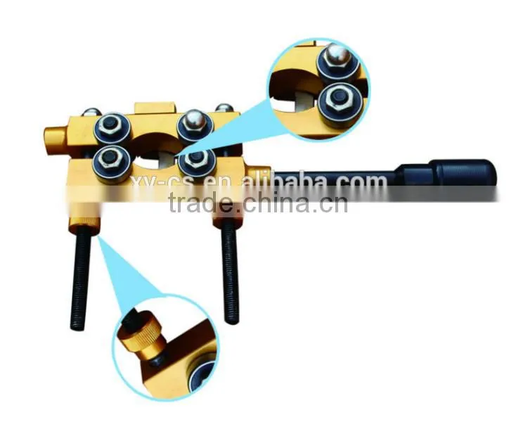 Hand tool cable insulation layer stripper with light weight