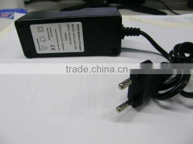 Rechargeable 18650 battery charger