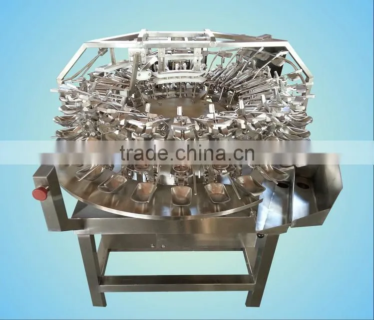 High liquid extraction rate egg yolk and white separator with great function