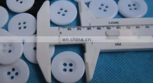 4 Holes Round Resin Sewing Buttons 25MM-2.3CM KnopfHome Decoration 4 HOLES PANTS DECORATION WHOLESALES