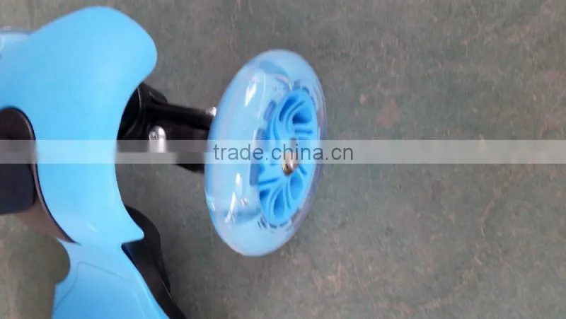 Hot Sell Foot Scooter-Maxi Micro Scooter with Seat and Push Bar