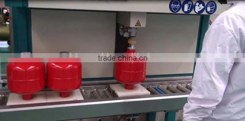 Remote control crawler-type fire extinguishing robot