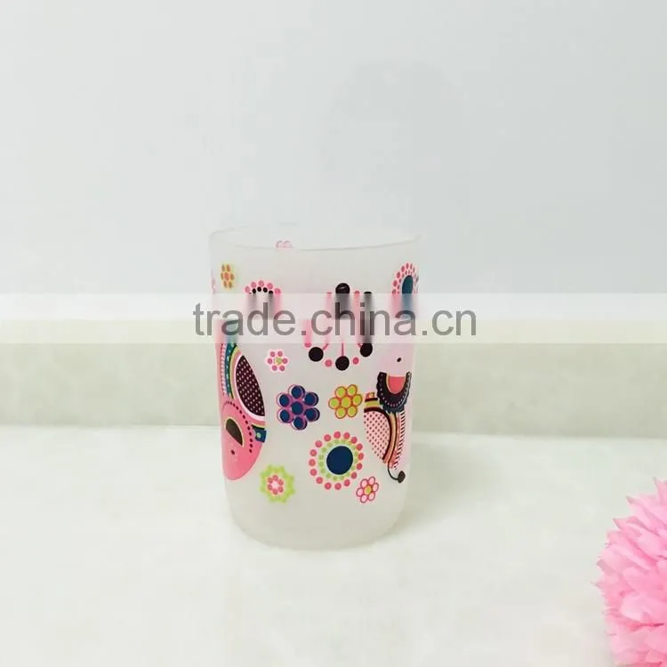 Leaf and flower printed plastic cup for bathroom