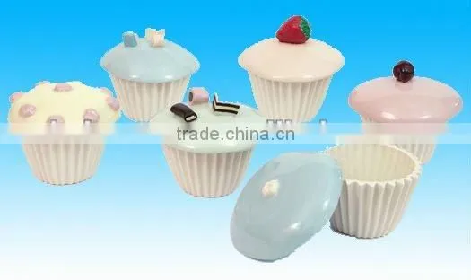 Fashionable ceramic cupcake
