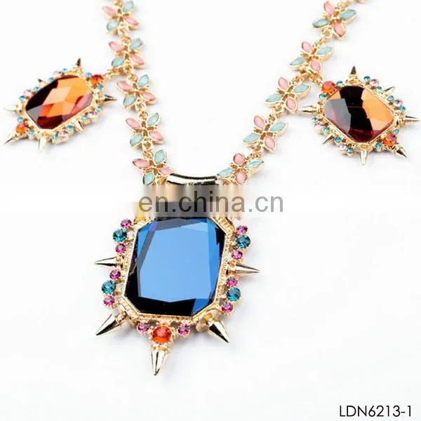 party queen black marble circle hook with golden lariat necklace jewelery
