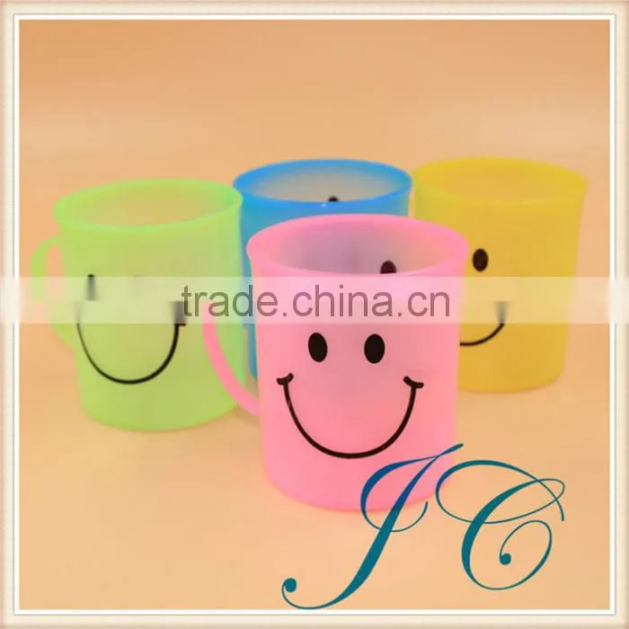 Cheapest Smile Face Plastic Gargle Cup For Promotion