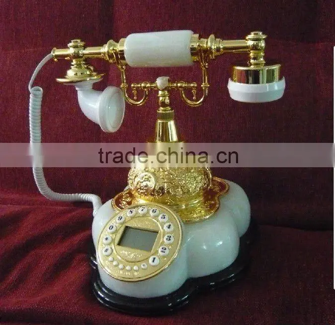 Pretty Resin Antique Old Style Telephone