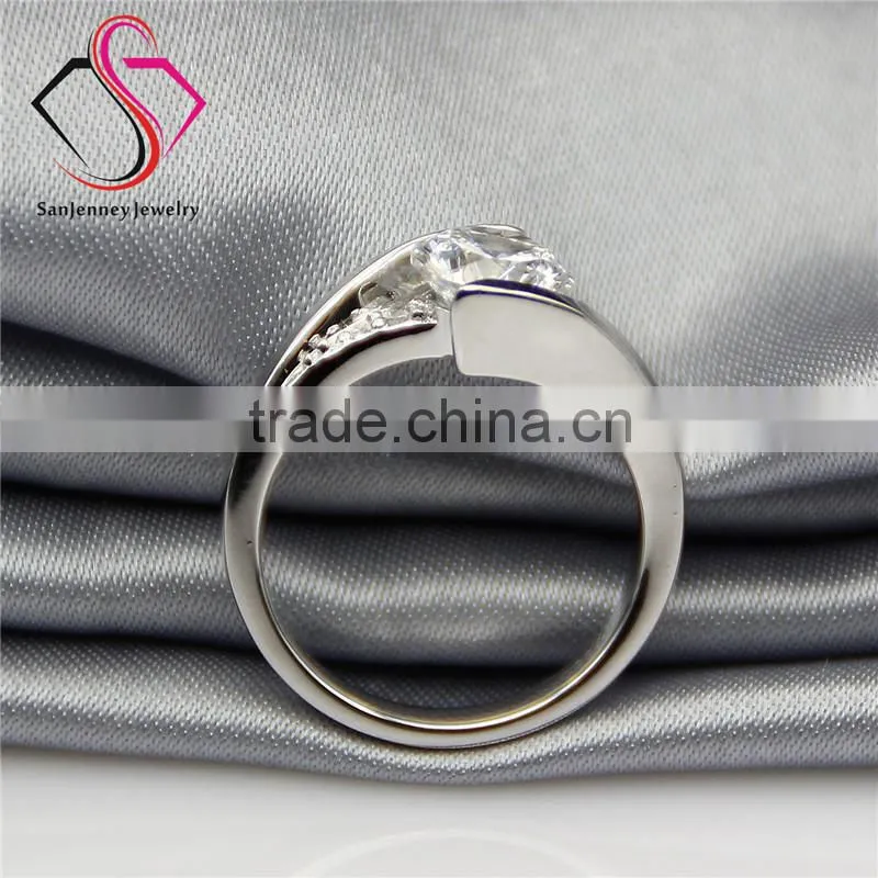 Round Brilliant Cut Moissanite 1CT 6.5mm Center Whirl Band 14k 18k White Yellow Gold Diamond Engagement Ring