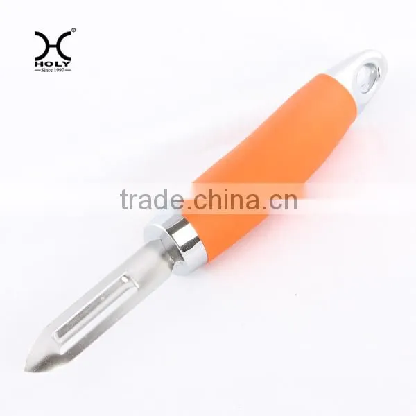 The pizza turner with 0range handle
