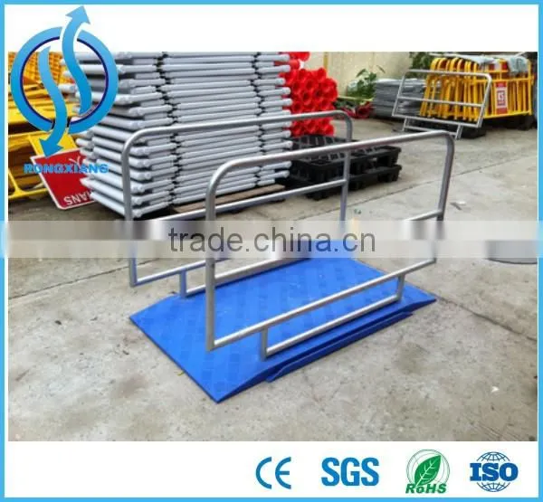 Plastic Trench Cover with Iron Barrier for Road Work