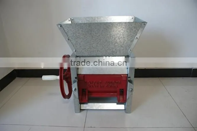 Hand operated coffee pulper