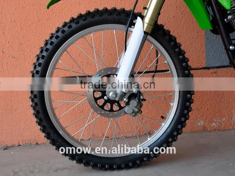 4 Stroke Engine Type and Chain Drive Transmission System Dirt Bike