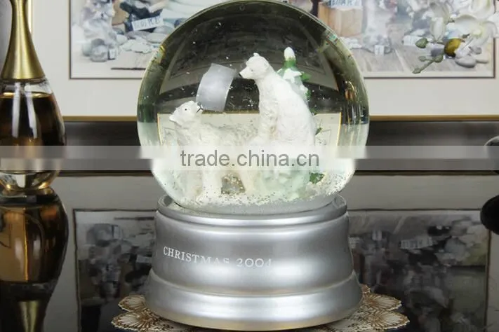 Resin Christmas Snow Globe/Water Globe/Snow Ball for Christmas Decoration