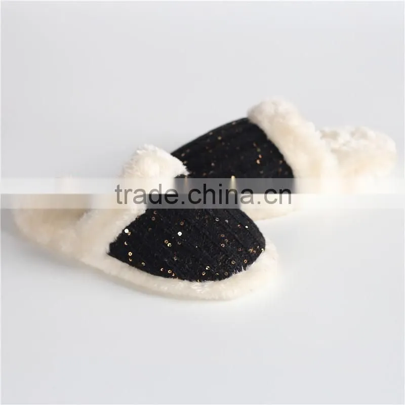 Woman knitted indoor slipper with sequins