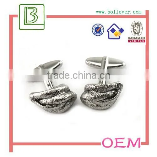 Newest Trendy Cufflinks with diamond centered promotional gift