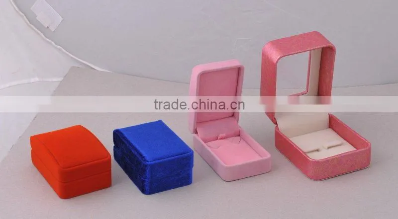 Leather rectangular shape necklace case