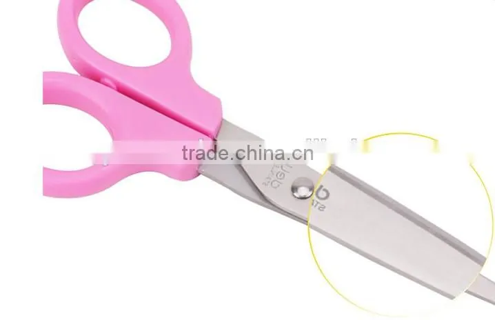 Deli Stainless steel scissors for Office Supply Model 0605 pink