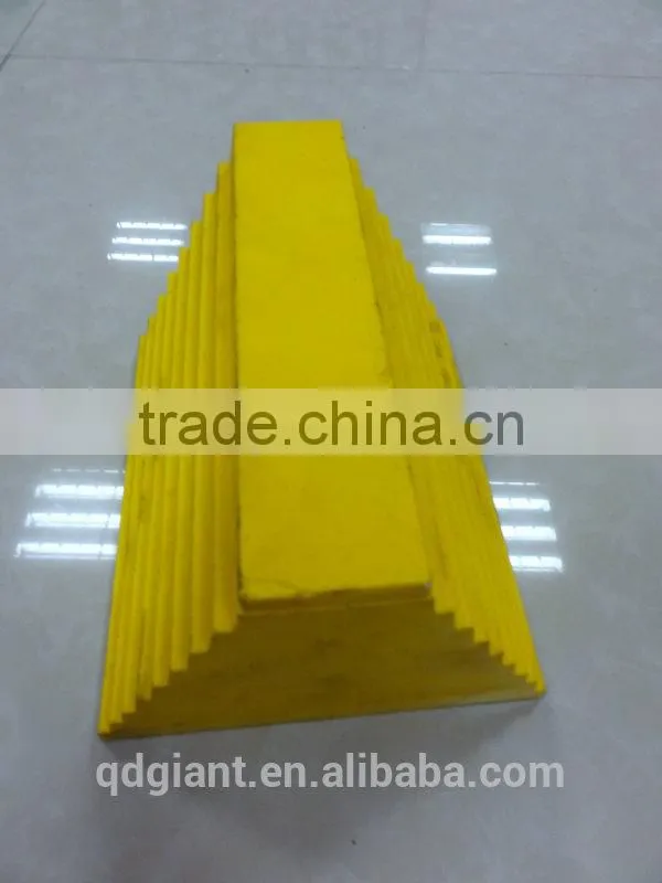 yellow color PU Pyramid wheel Chocks with chain 1.8KG