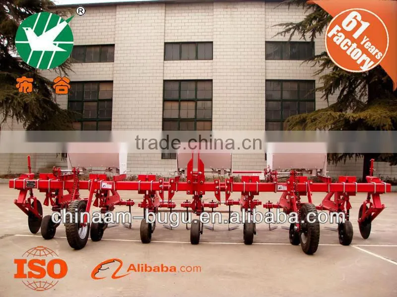 3 Point mounted Powered Fertilizing Machine