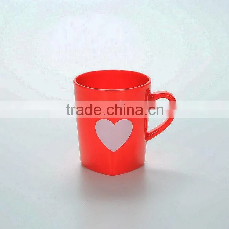 Reusable Hot Sell Cartoon Red Plastic Cups with lid and handle