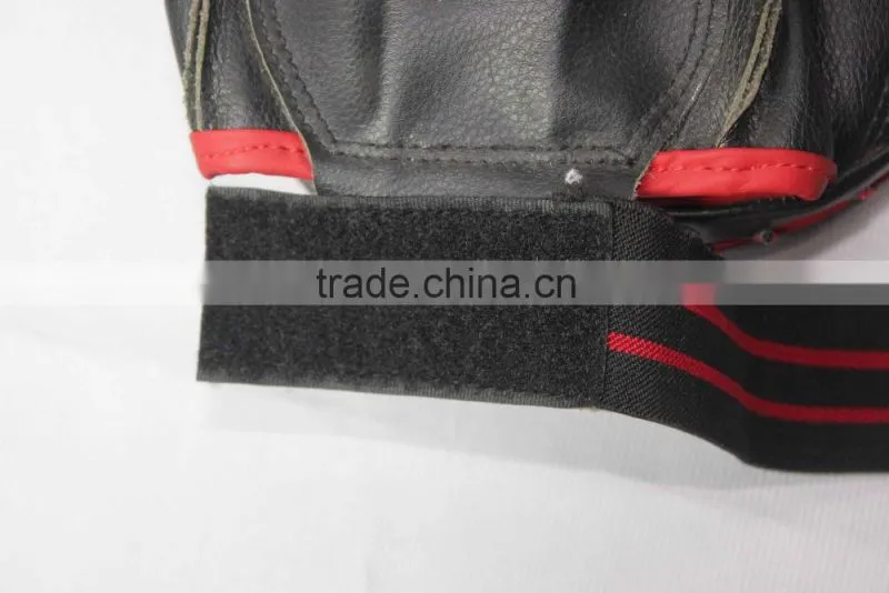UWIN Hand Target MMA Focus Punch Pad Boxing Training Gloves Mitts Karate Muay Thai Kick Fighting