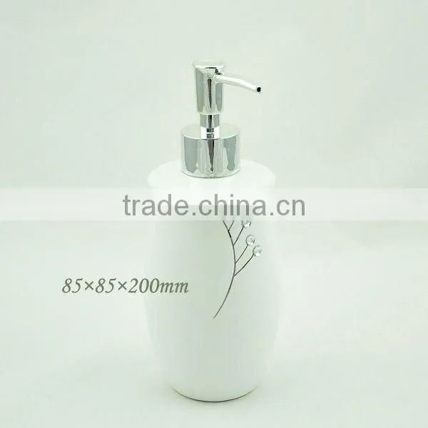 2013 New Products Ceramic Bathroom Set