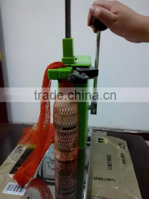 Labor saving sausage clipper machine, manual machine to package sausage or garlic, using U711 clips