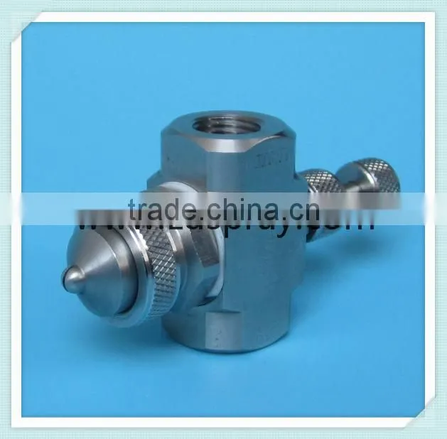 Liquid and air internal mixing flat fan spraying atomizing nozzles