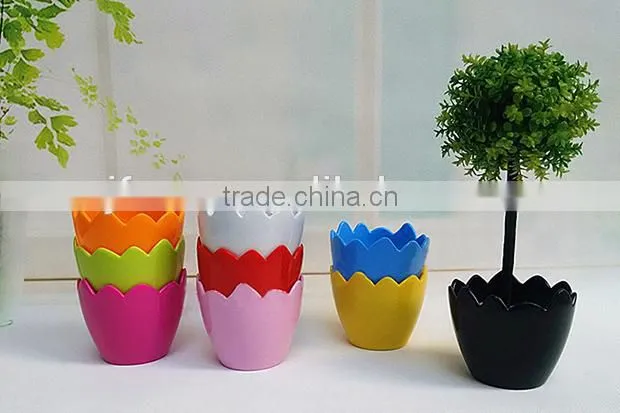 Attractive colorized eggshell shape plastic flower pot