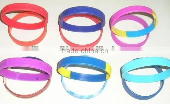 Factory directly wholesale cheap custom silicone wristbands small MOQ