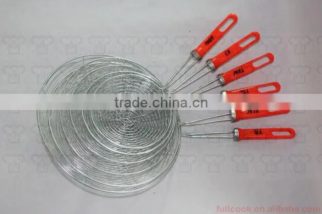Different sizes oil strainer w/colorful plastic handle