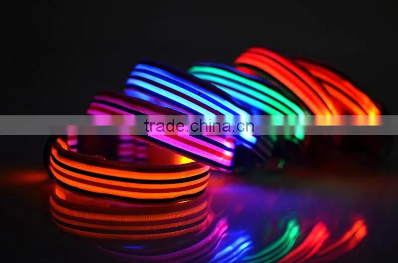 Factory Wholesale Fashion Stripe Pattern Retracable LED Dog Collar And Leash
