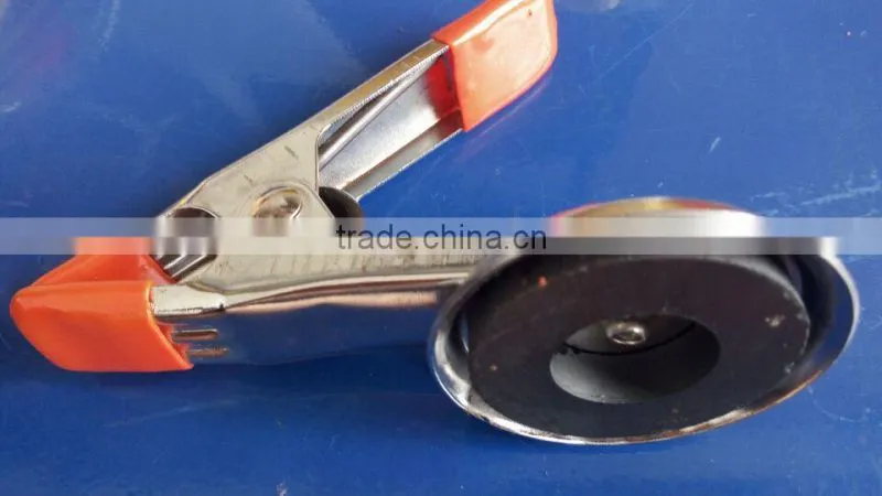 A shape round magnetic metal clamp pinch cock with rubber coated