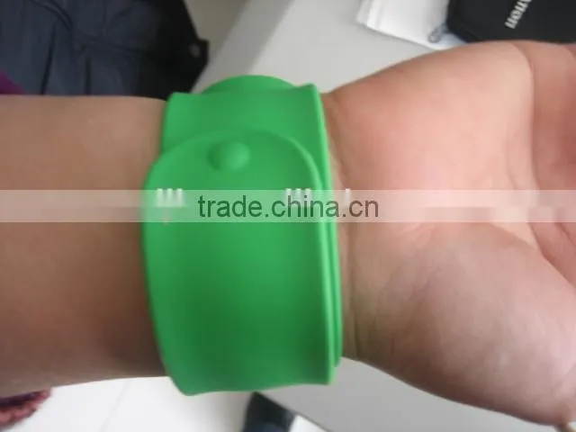 popular silicone snap wristband