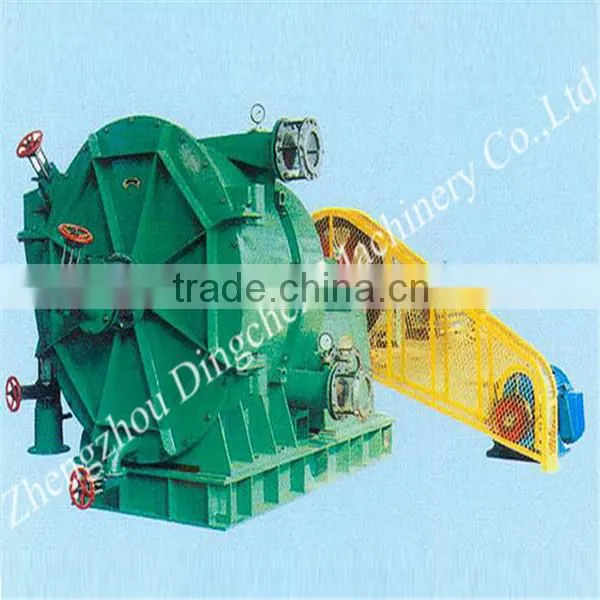Defibrator of pulping equipment for paper making machine