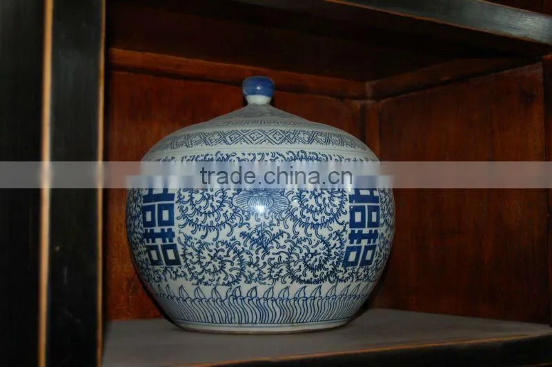 Chinese antique blue and white porcelain Jar