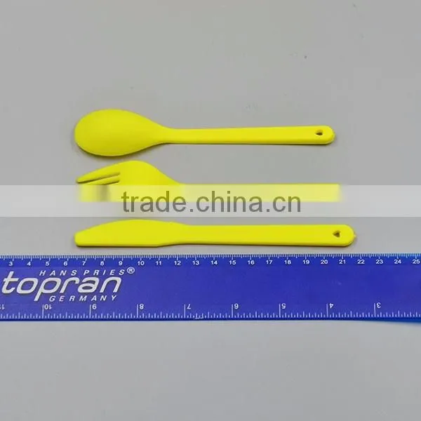 High Quality Plastic Picnic Tableware Set of 16 for Sale