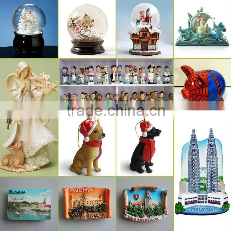 2015 New Product Custom Resin Christmas Snow Globe