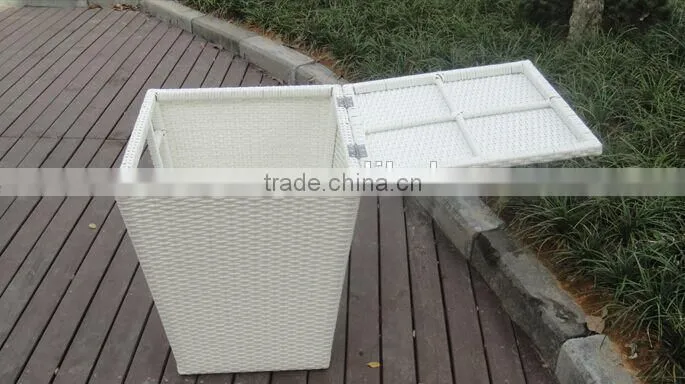 Wicker hamper box