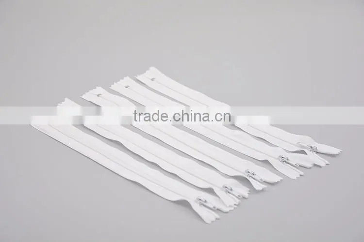 High Quality No.#3 20 cm Auto Lock Close End White Nylon Zipper