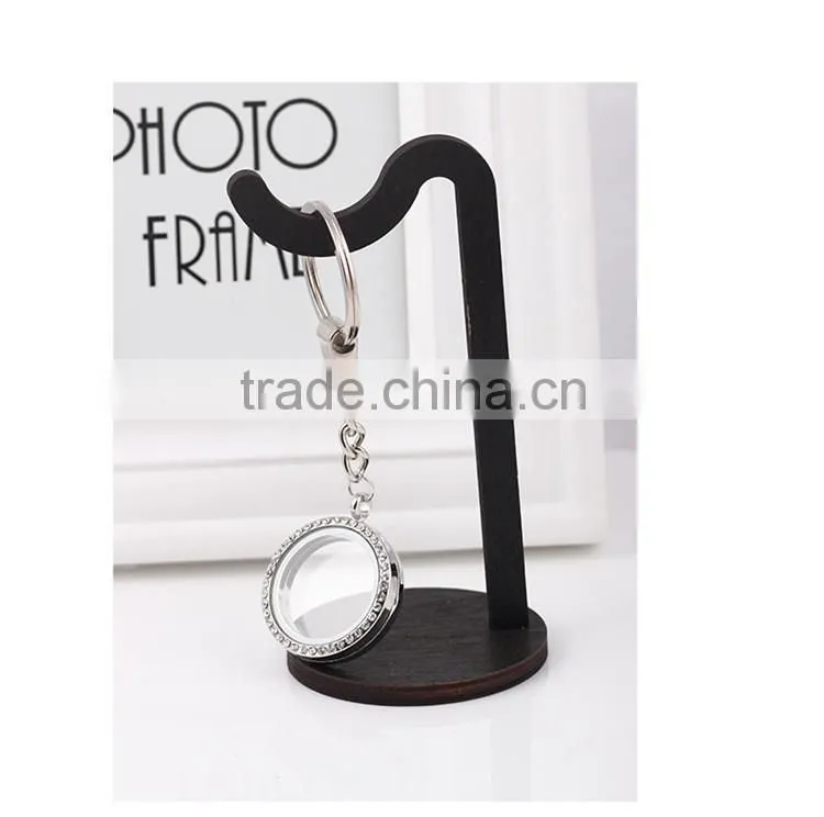 Charming Elegant Silver Plated Lanyard Floating Charm Locket Stylish Round Alloy Blank Photo Keychain