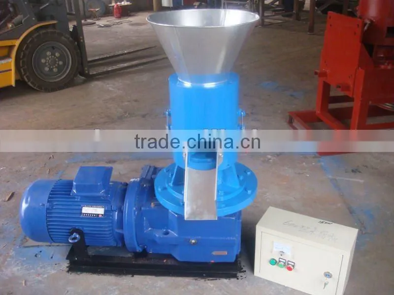 Alfalfa/wood pellet molding machine