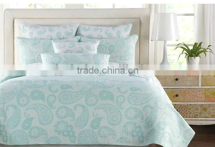 Modern green leaf printed quilt/bedspread