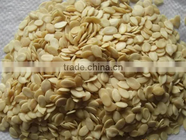 Automatic edible seeds de-hulling machine