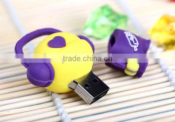 Wholesale creative PVC soft plastic shell theme football World Cup usd flash drives