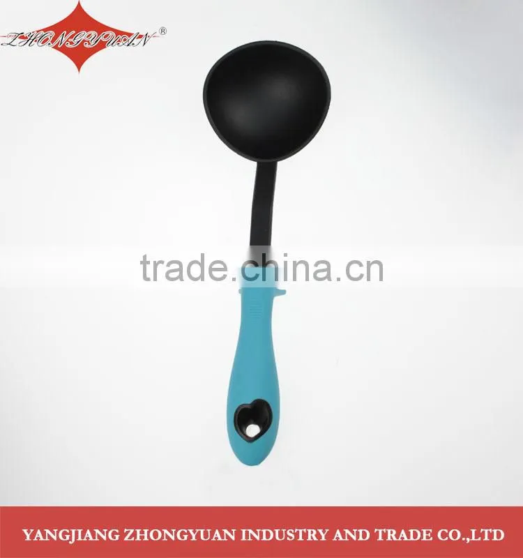 2014 hot sale good quality colorful nylon kitchen tool with heart shaped handle