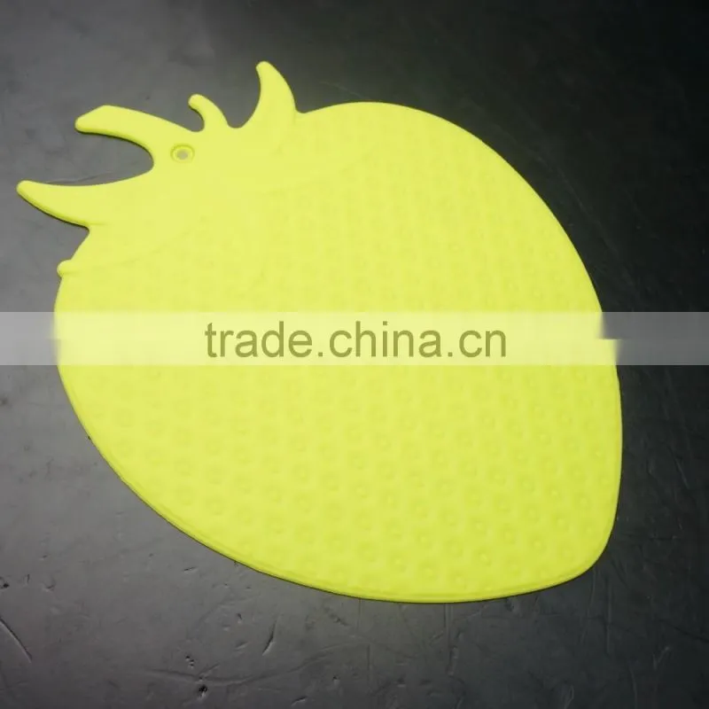 16156 strawberry shape silicone high temperature heat insulation mat