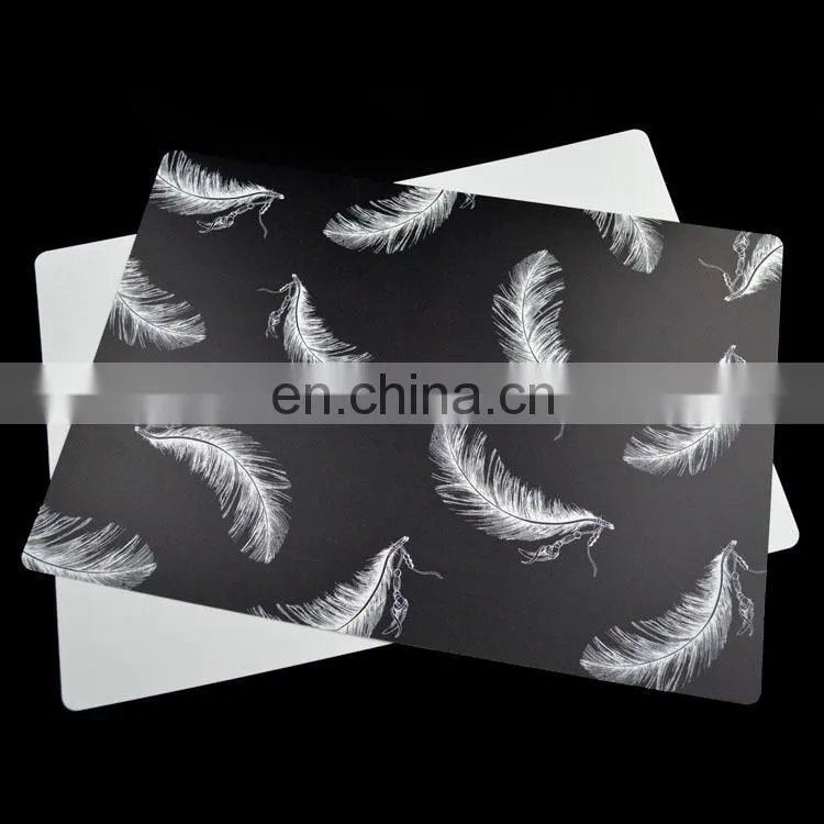 Customized white pp plastic washable table mats design