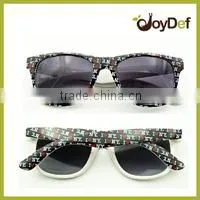 Cool retro black frame Unisex mirrored sunglasses for man and woman custom printed Logo